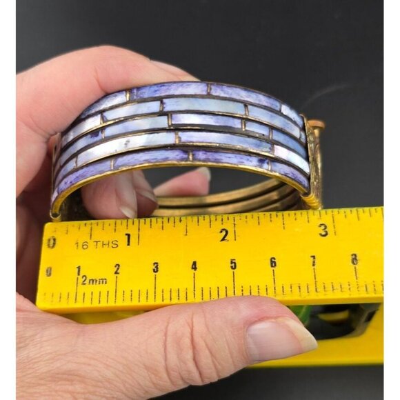 Vntg Hinged Brass Bangle Bracelet 5 Rows Mother of Pearl Inlay Ornate Detailing - Picture 9 of 9